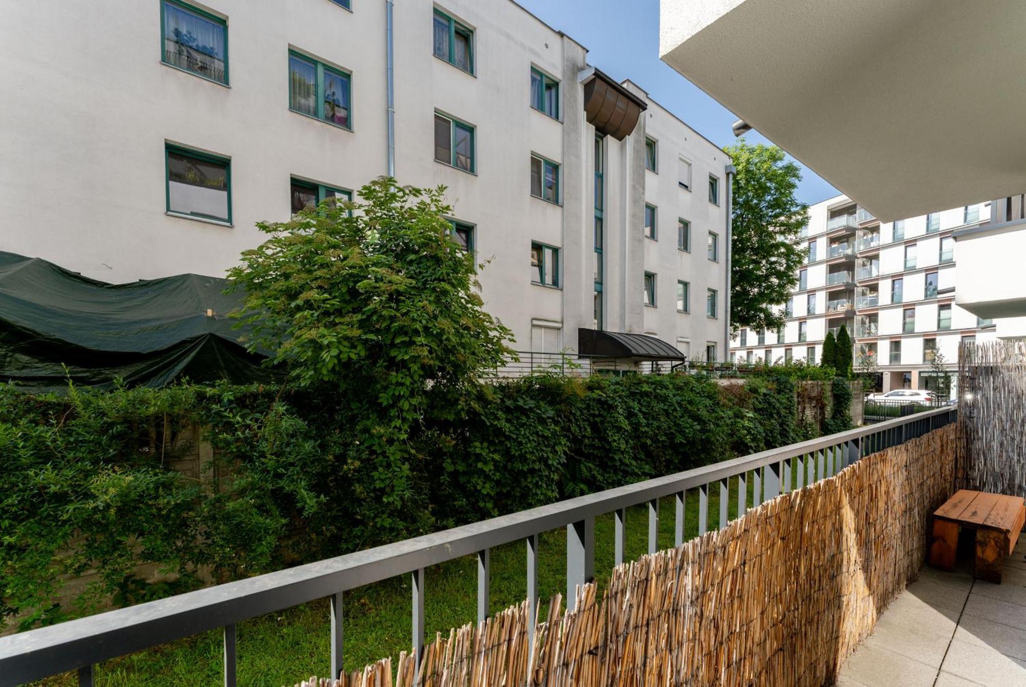 Apartment Riverside Comfort By Bookinghost *