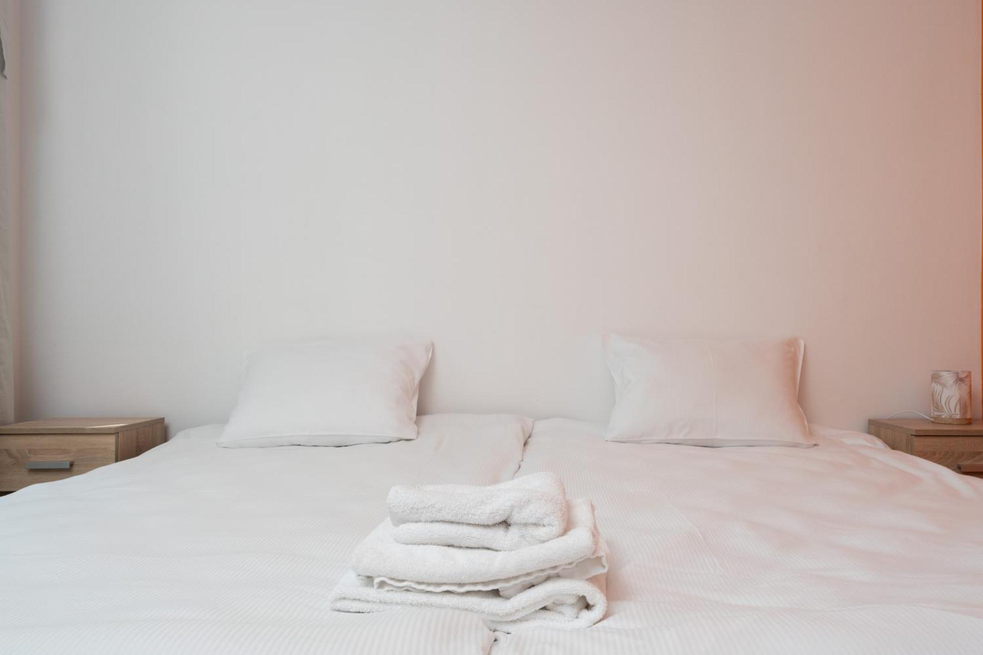 Apartment Riverside Comfort By Bookinghost *